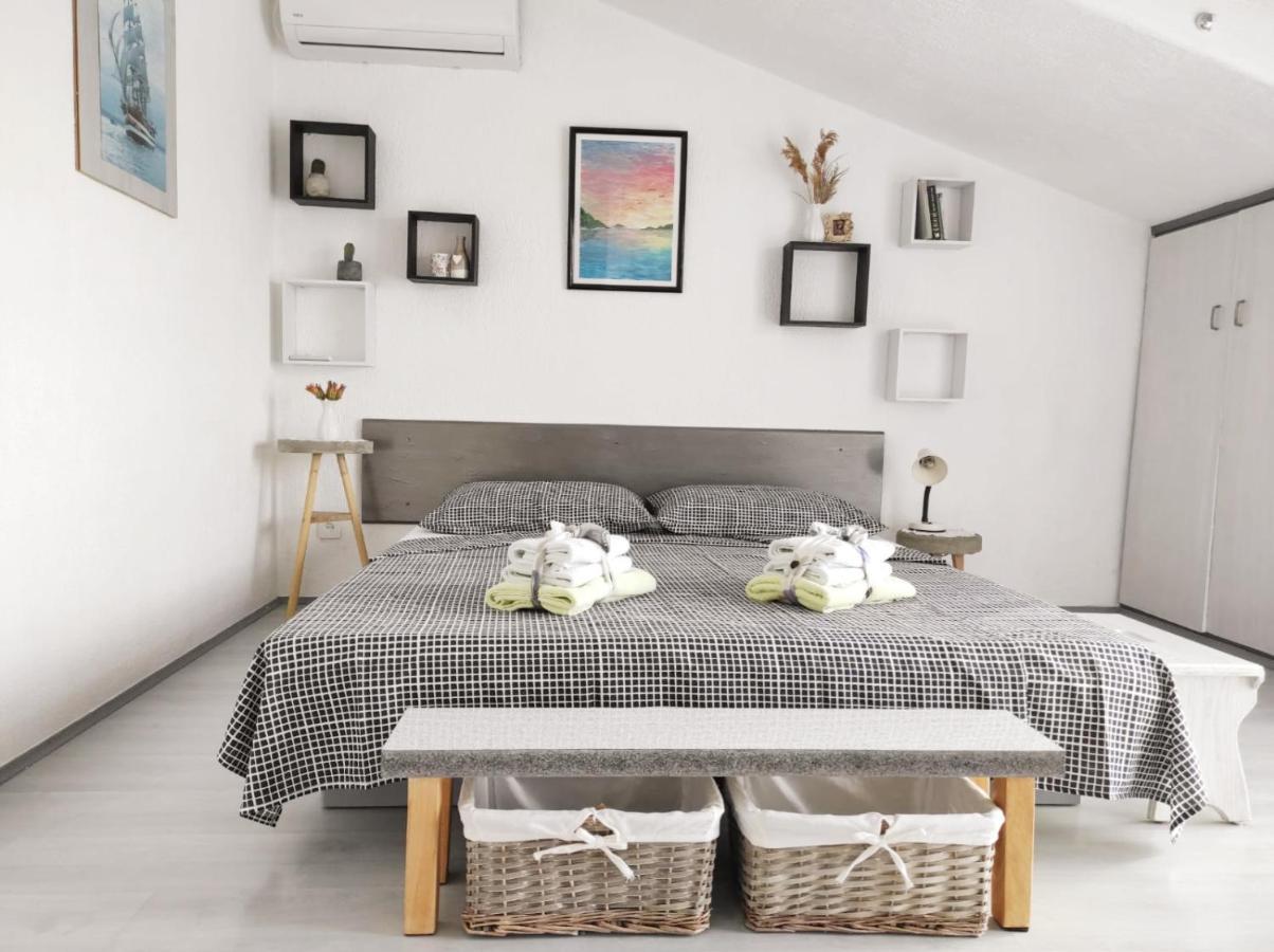 Apartmani Mlaja Trpanj Bagian luar foto